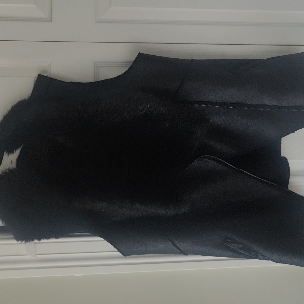 Faux fur vest black